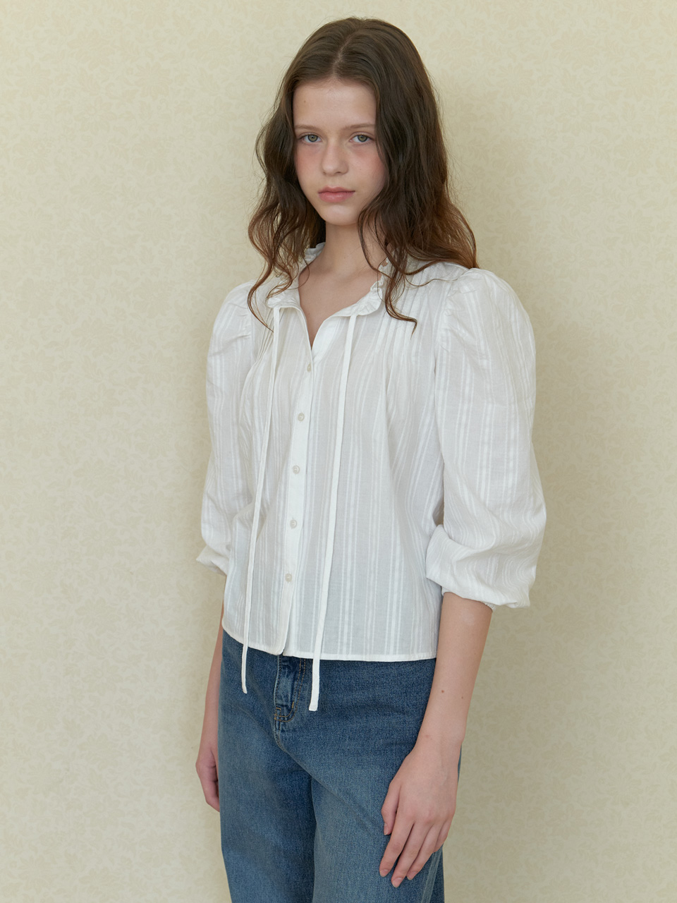 A PINTUCK RUFFLE DETAIL BLOUSE_WHITE 사진