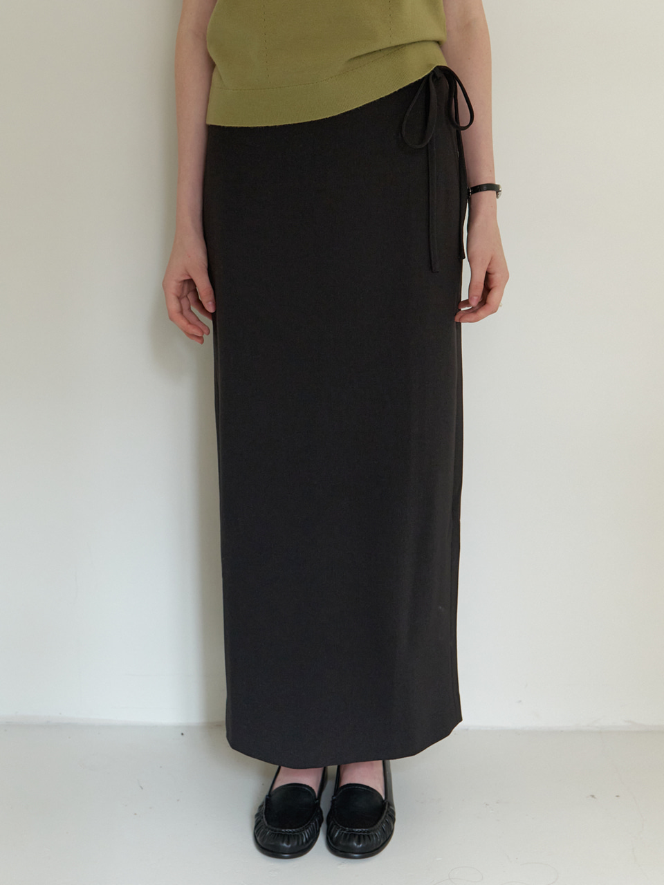 A STRAP DETAIL LONG SKIRT_BLACK