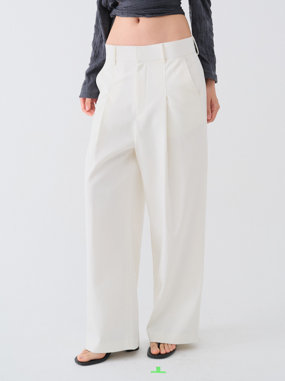 [10/2 예약발송] WOOL PINTUCK WIDE SLACKS_IVORY 사진 2/4