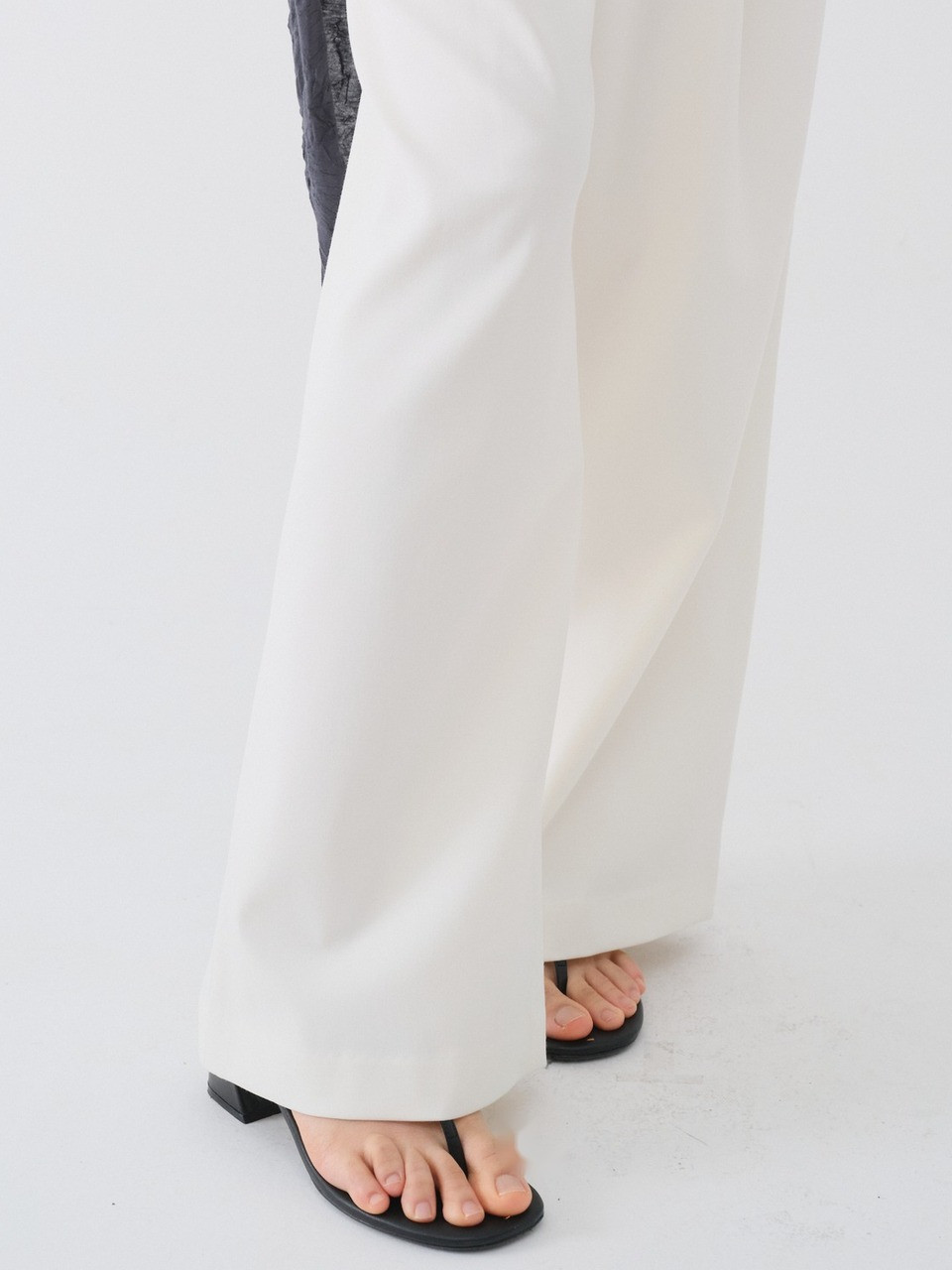 [10/2 예약발송] WOOL PINTUCK WIDE SLACKS_IVORY 사진 4/4