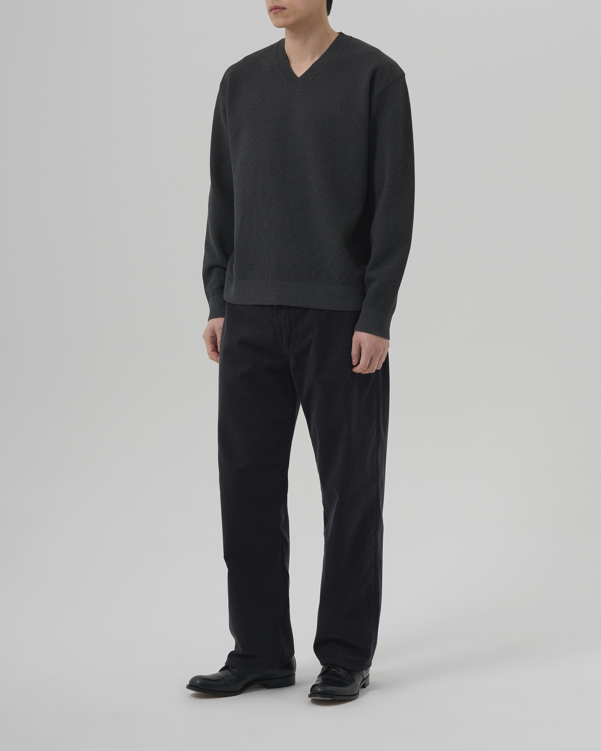 GRAIN COTTON KNIT V NECK - CARBON GREY 사진 2/4
