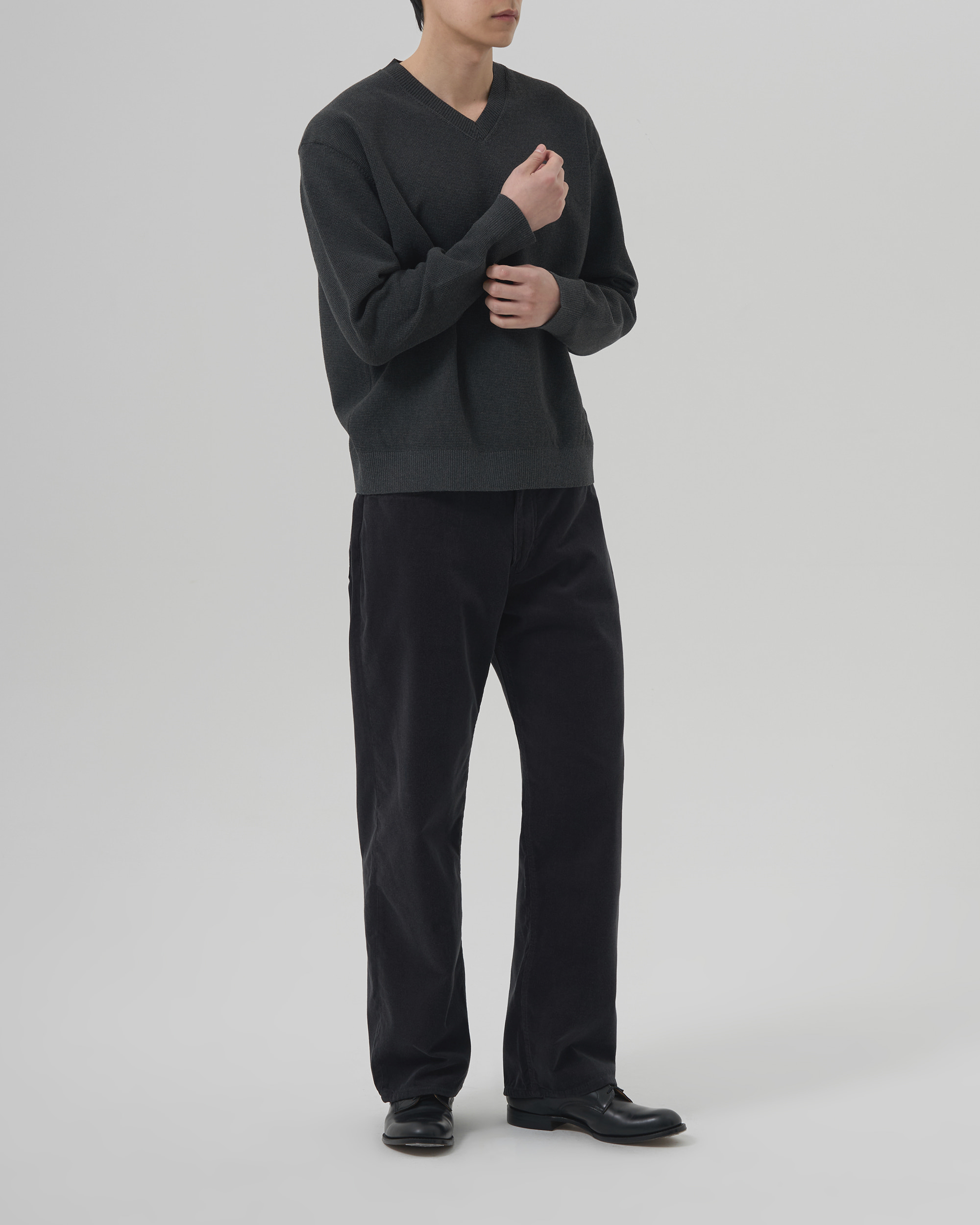 GRAIN COTTON KNIT V NECK - CARBON GREY 사진 3/4