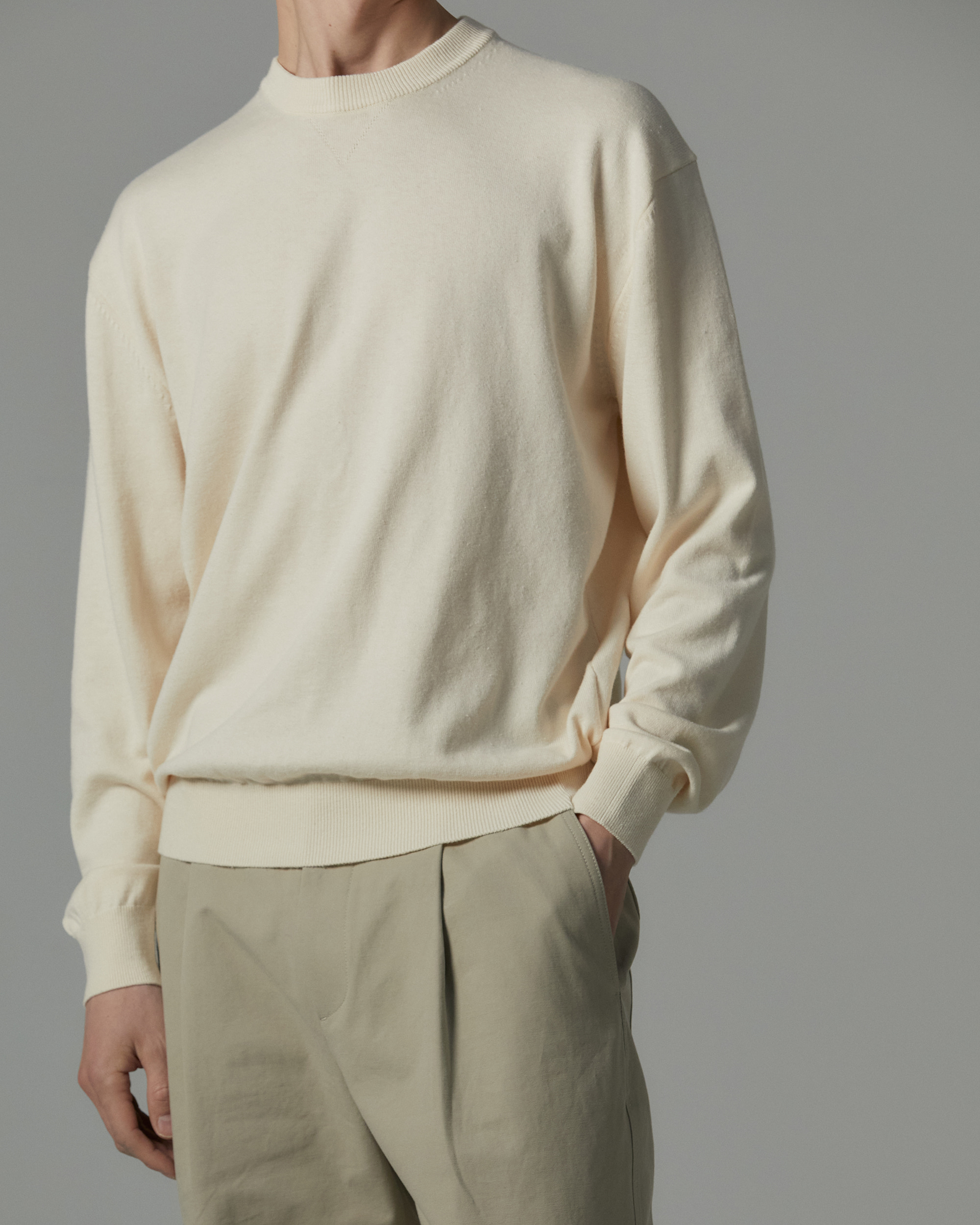 ESSENTIAL KNIT CREWNECK - ECRU 사진 2/4