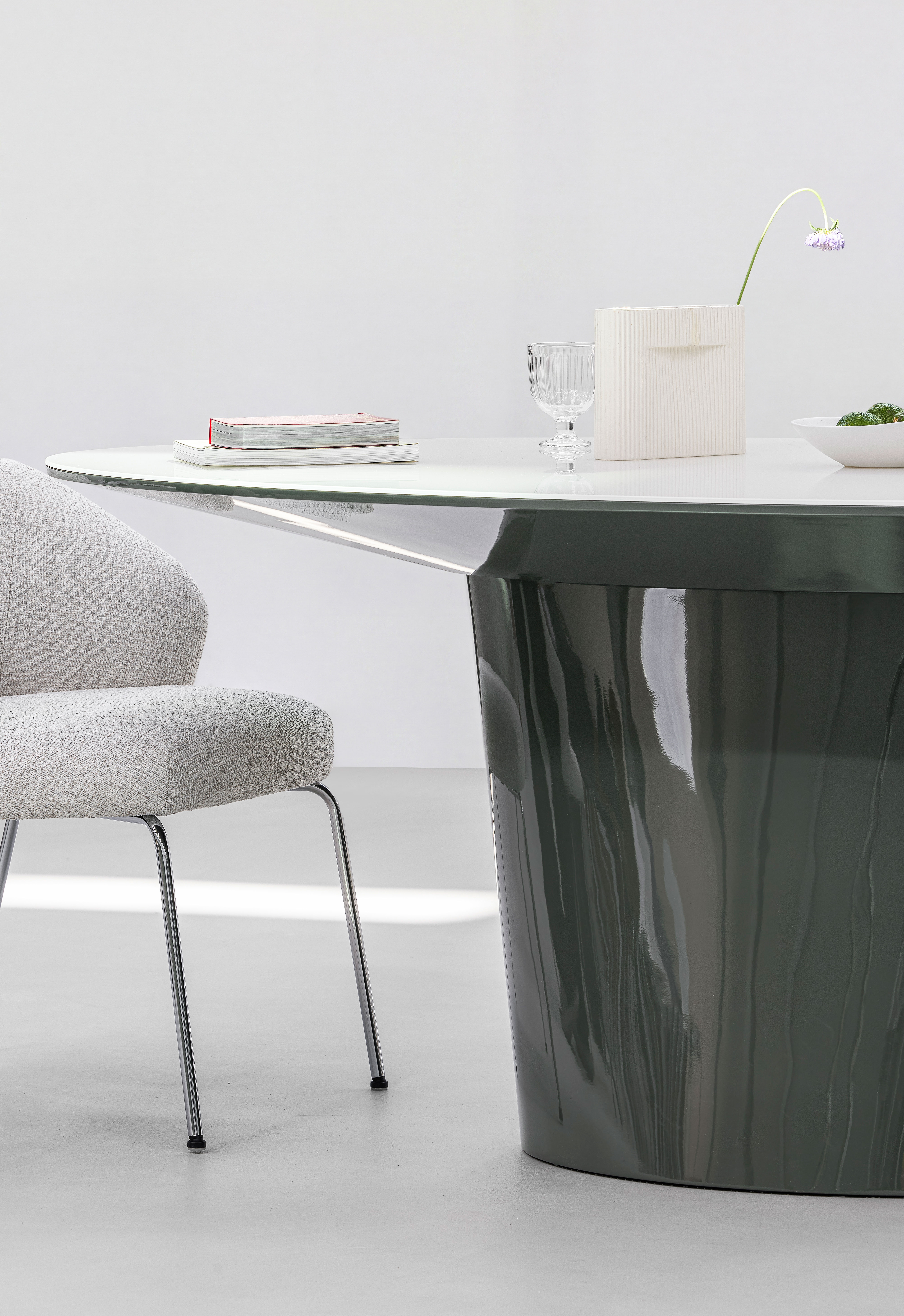 Ara | Table