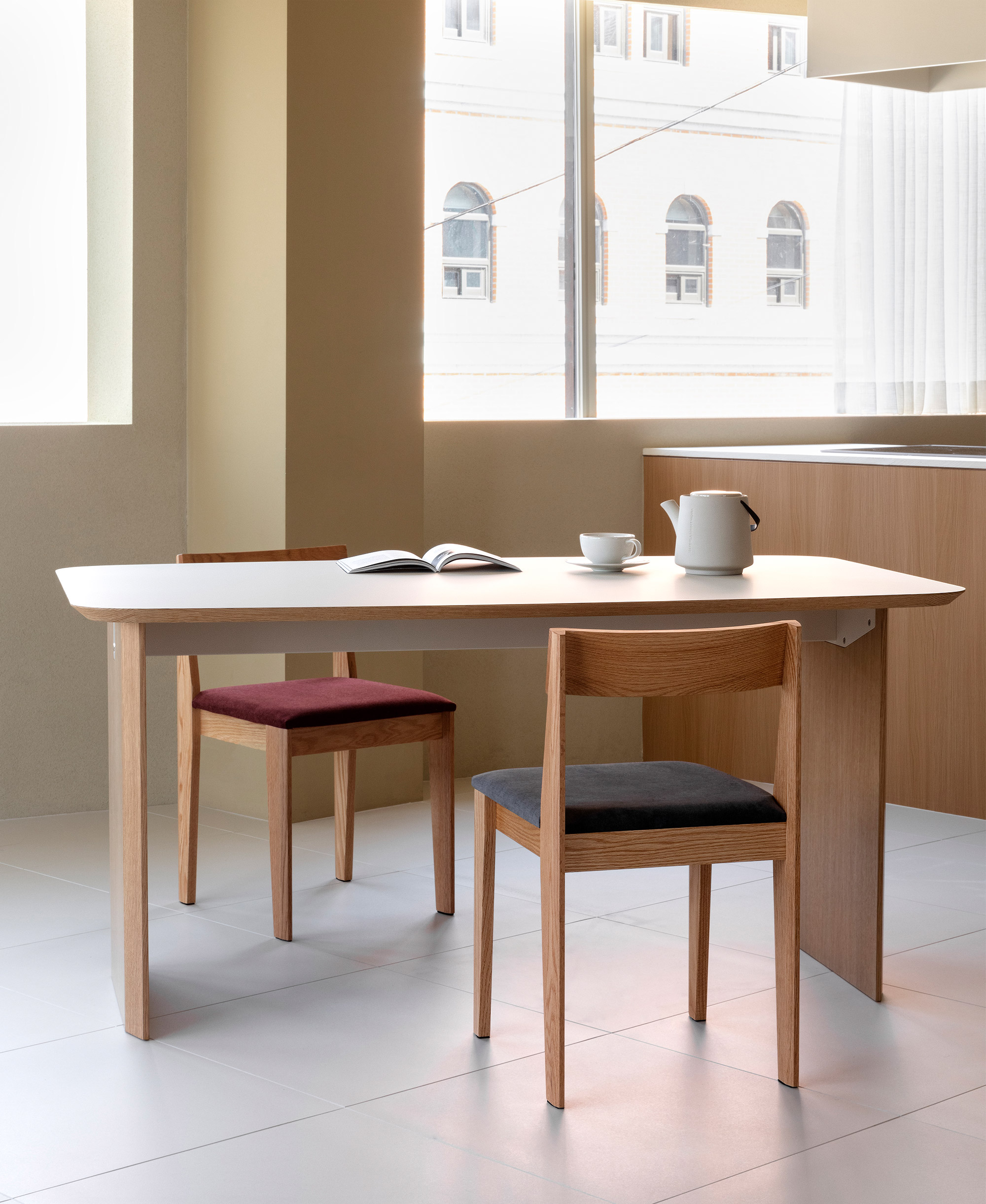 Blank | Table 사진 4/4