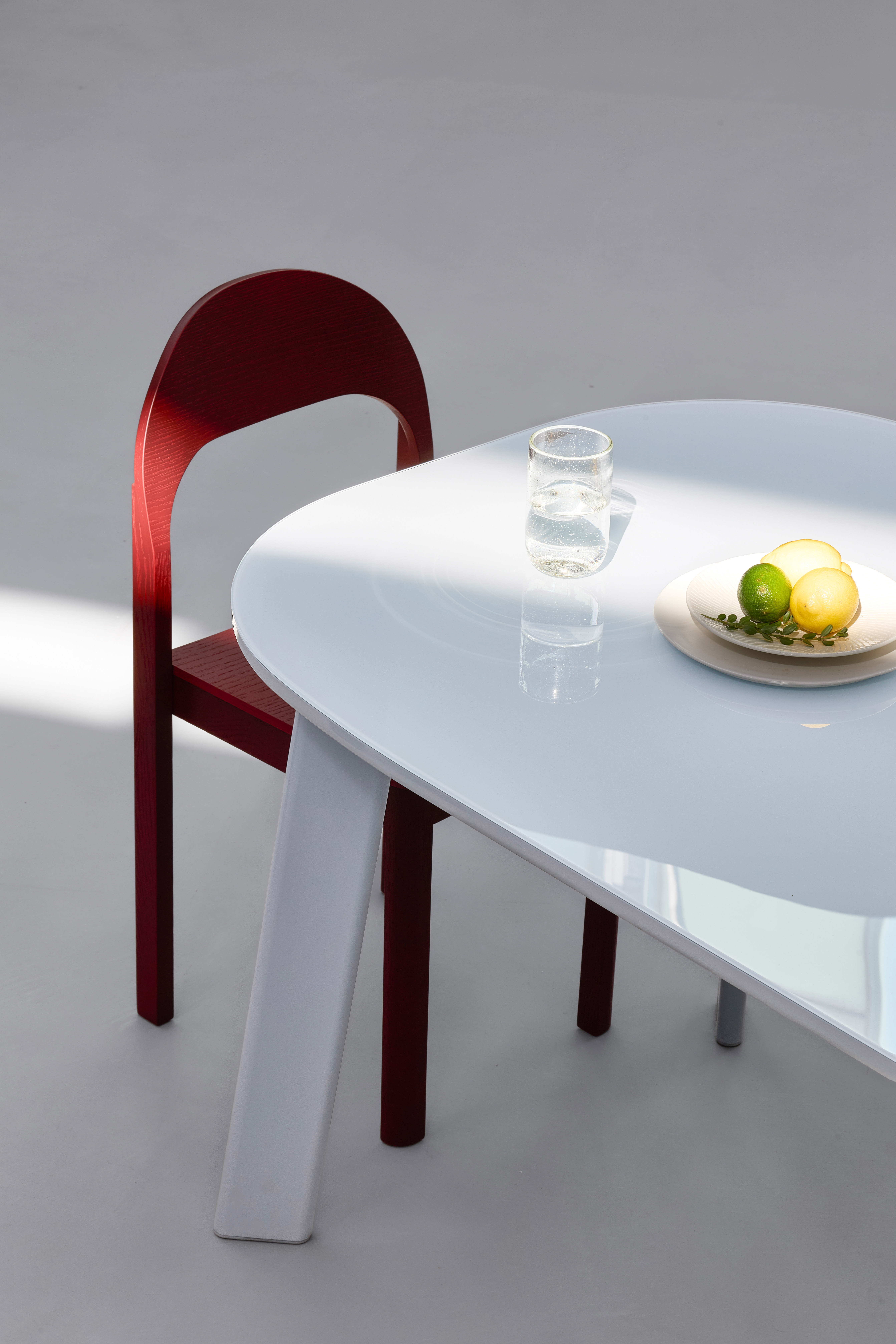 Nua | Table