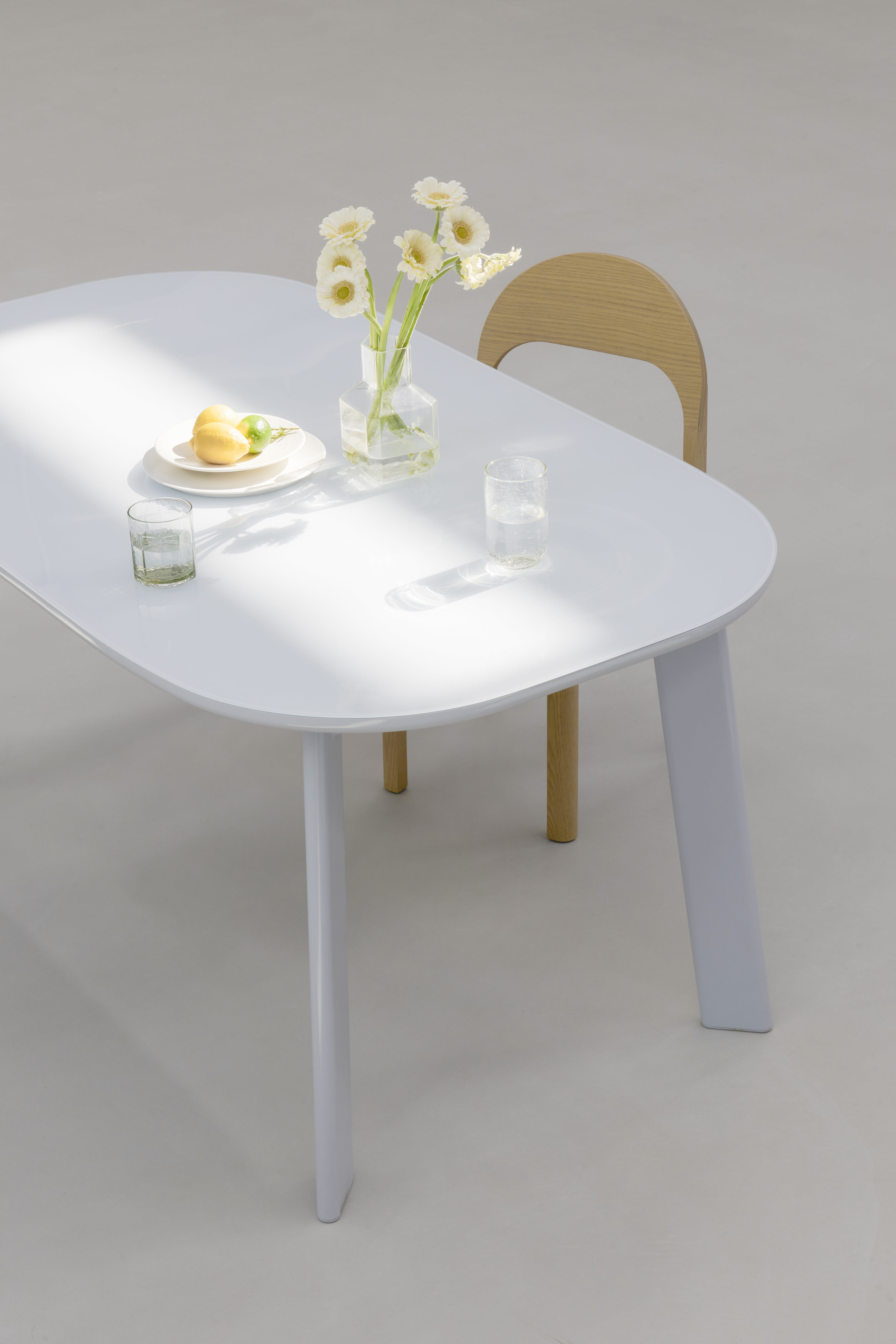 Nua | Table