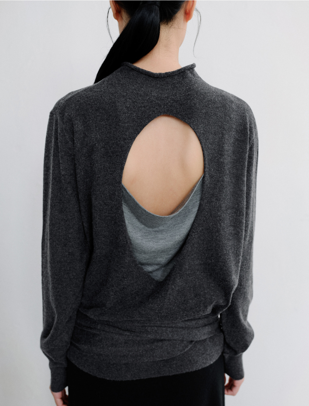 CUT-OUT STRAP PULLOVER [CHARCOAL] - Low Tide 사진 4/4