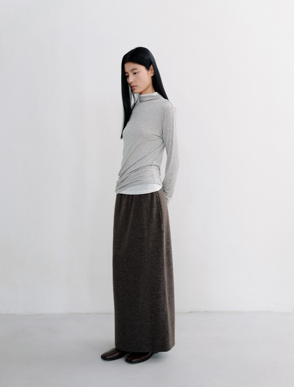 WOOL MOCK NECK CURVED T-SHIRT [GREY] - Low Tide 사진 3/4
