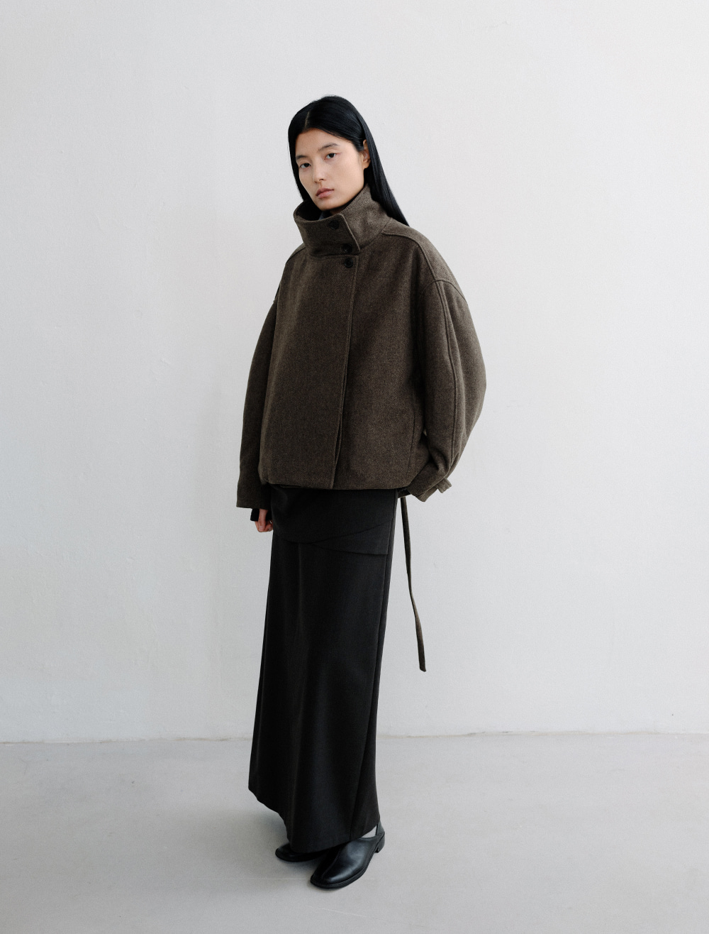 HIGH NECK BELTED SHORT COAT [BROWN] - Low Tide 사진 2/4