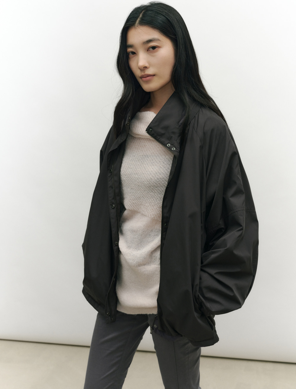 ESSENTIAL SOFT BLOUSON JACKET [DARK GREY] - Low Tide 사진 3/4