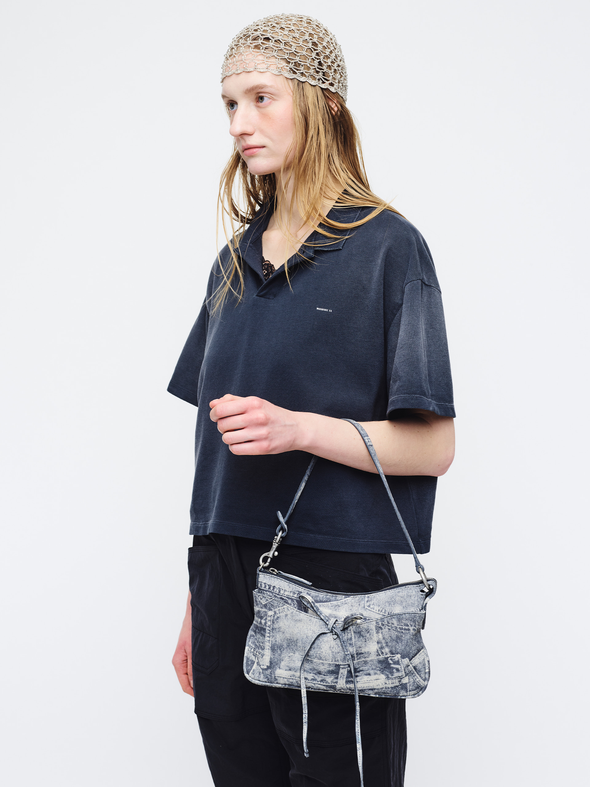 RIBBON POCHETTE_light grey printed suede