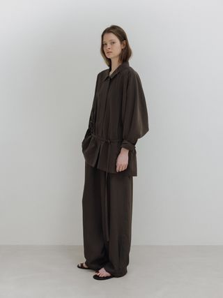wind half coat (soil brown)