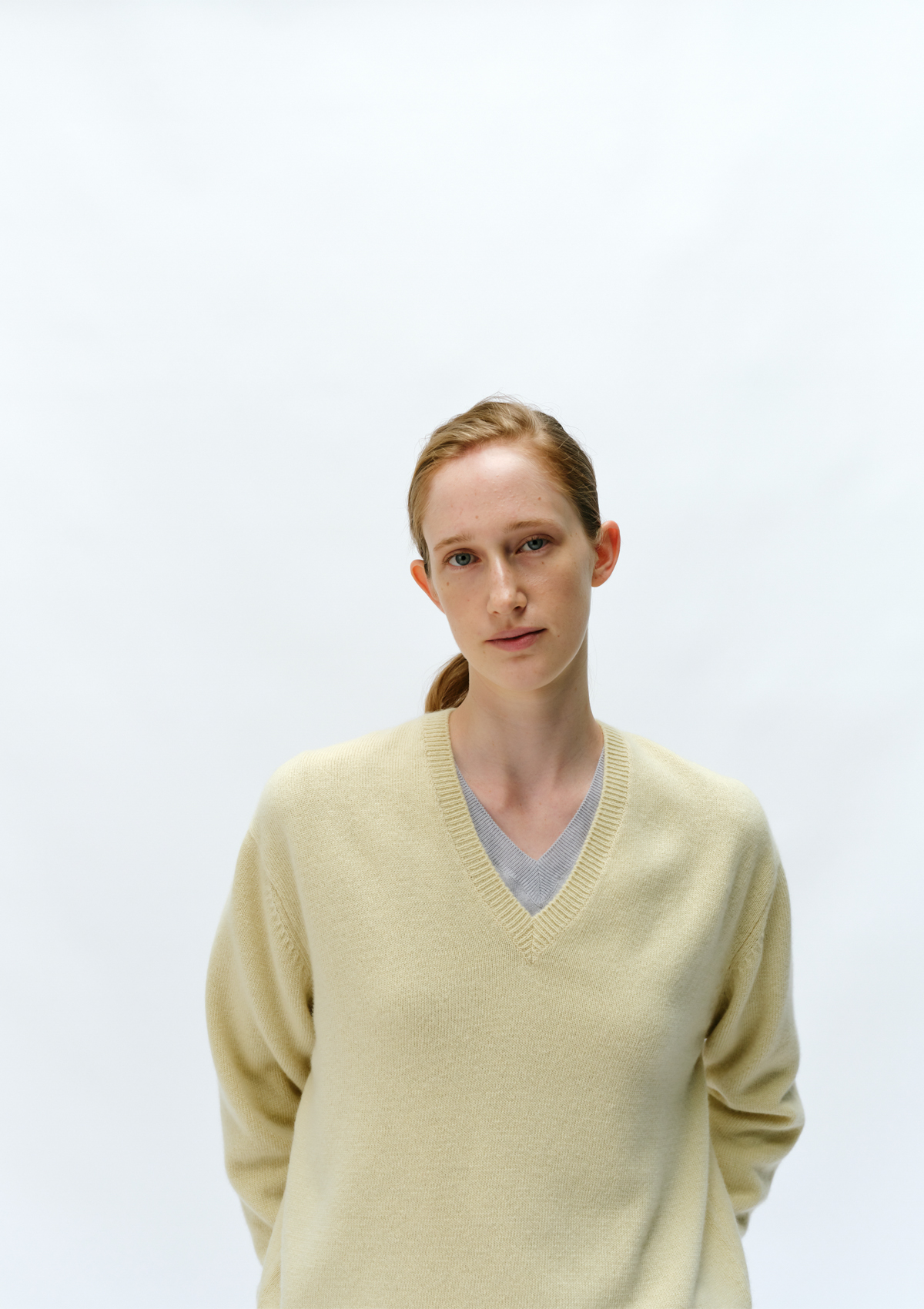 15 Deep V-Neck Knit in Dusty Yellow 사진 2/4