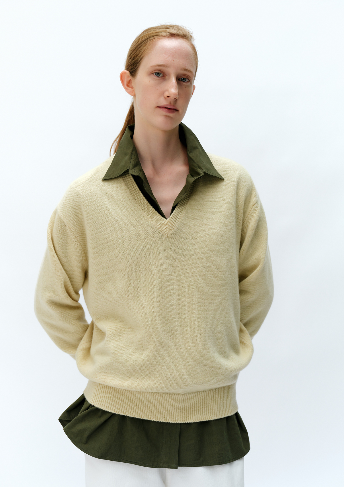 15 Deep V-Neck Knit in Dusty Yellow 사진 4/4