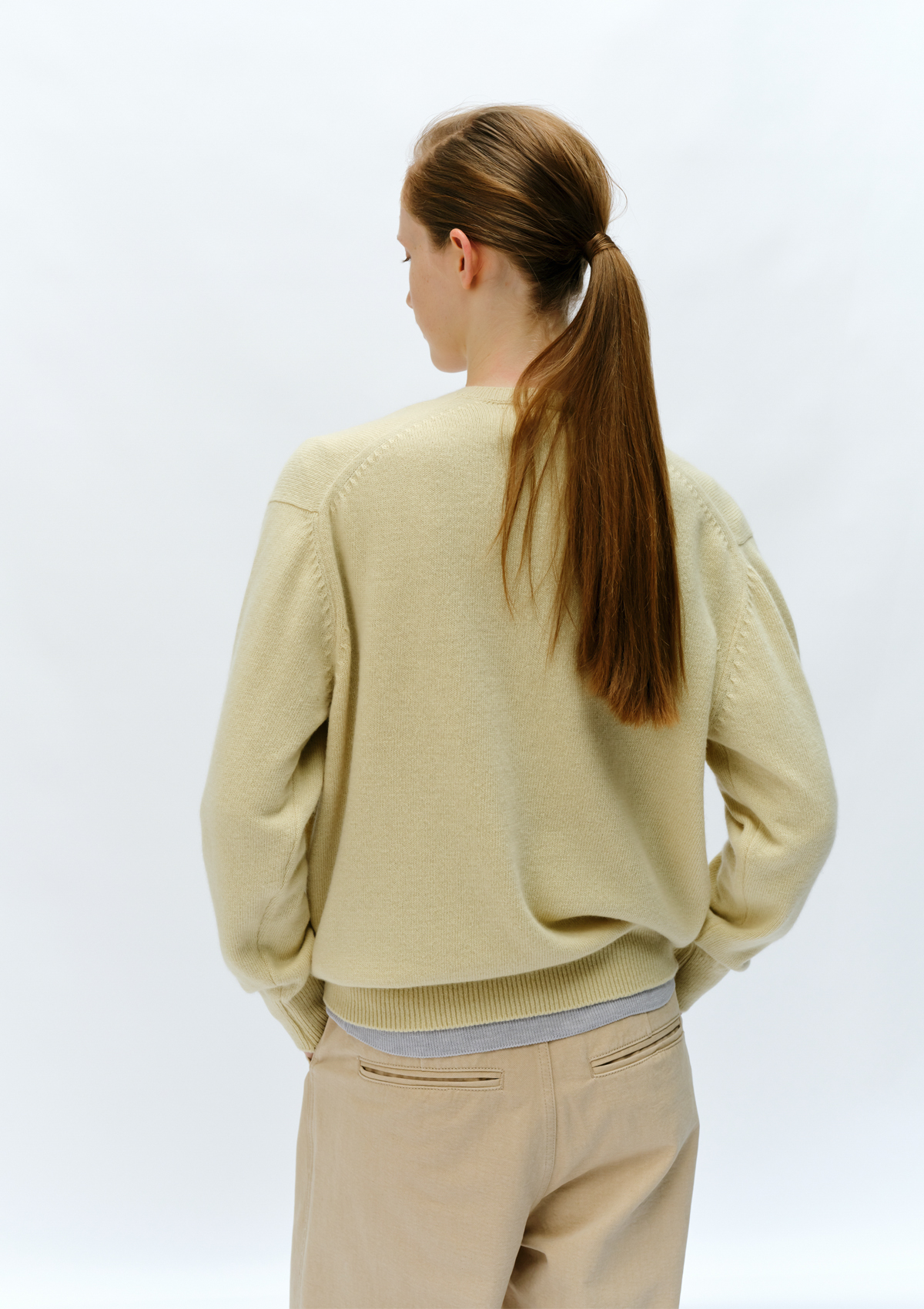 15 Deep V-Neck Knit in Dusty Yellow 사진 3/4