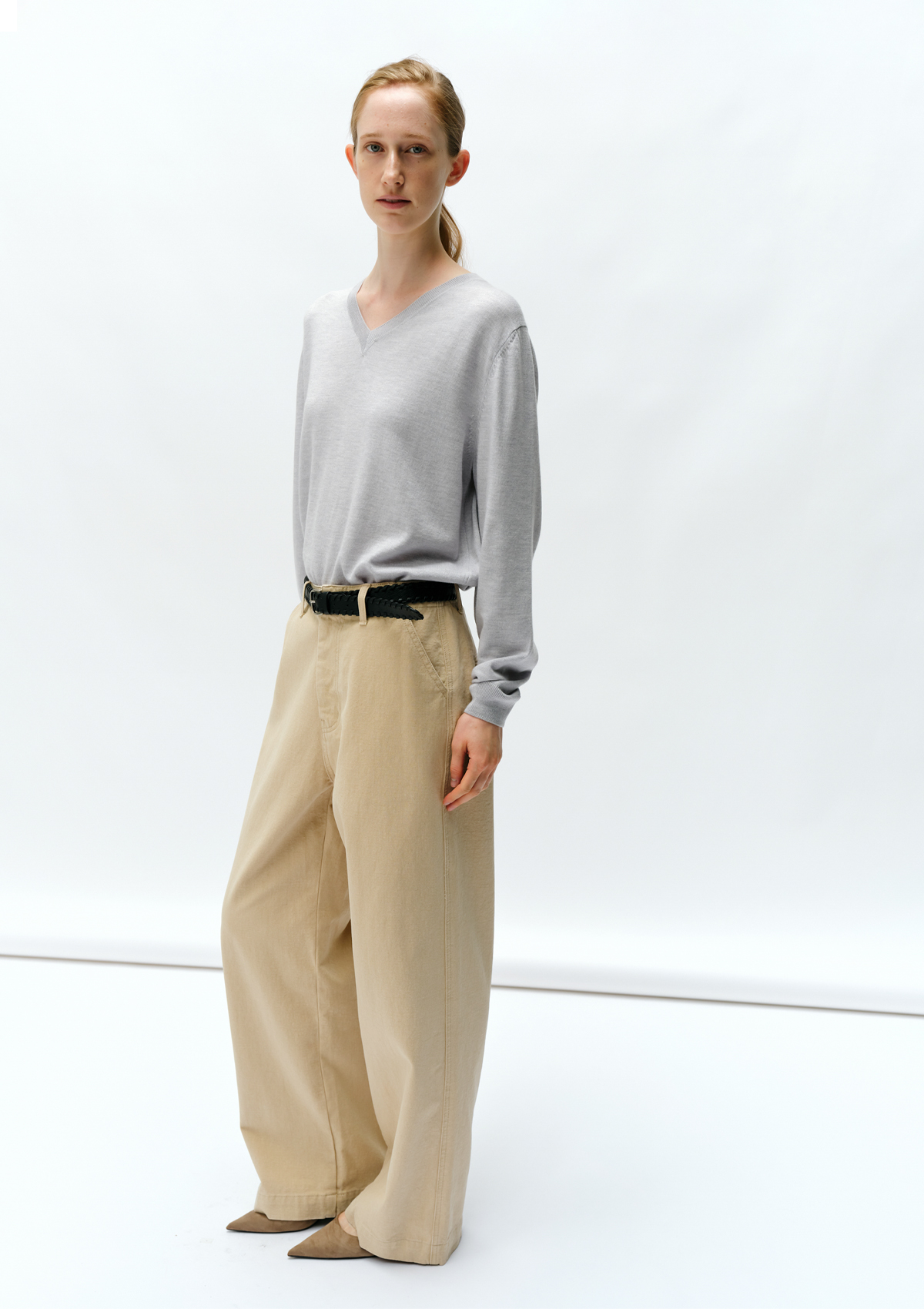 Merino Classic V-Neck Knit in Light Gray 사진 2/4