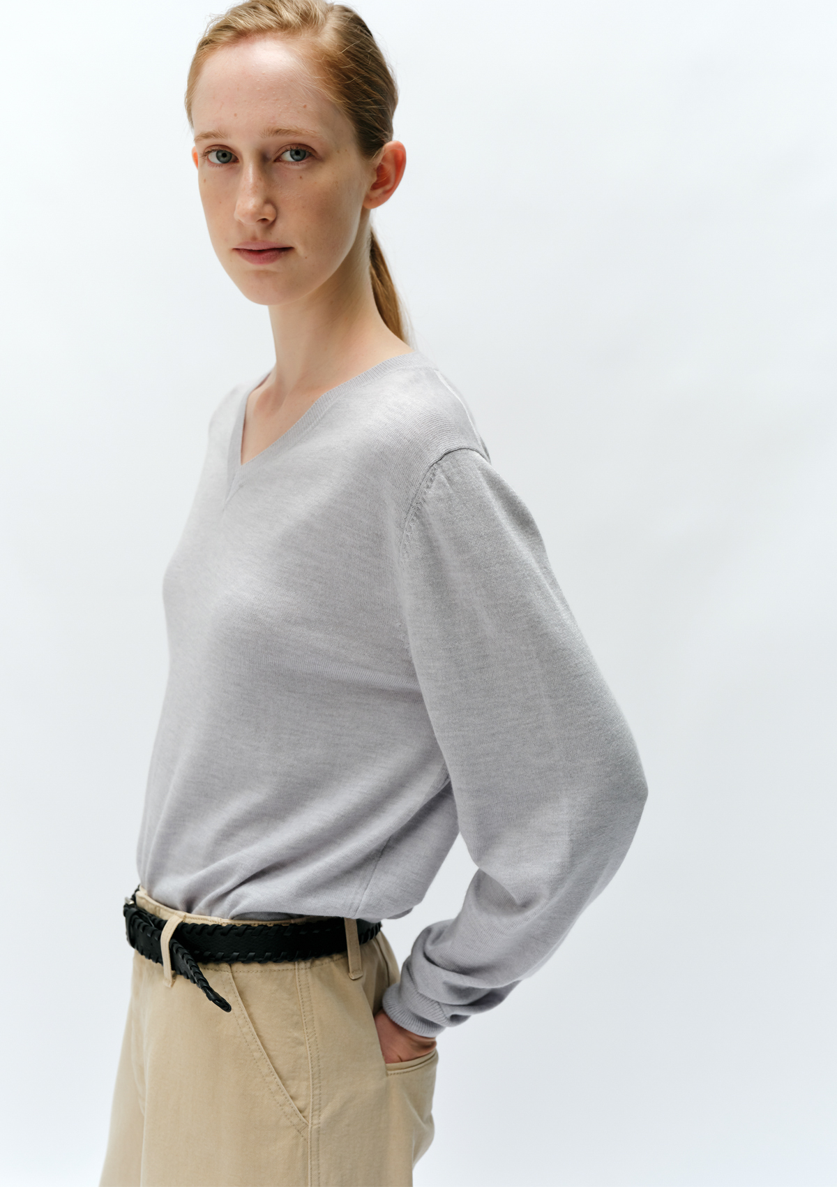 Merino Classic V-Neck Knit in Light Gray 사진 4/4