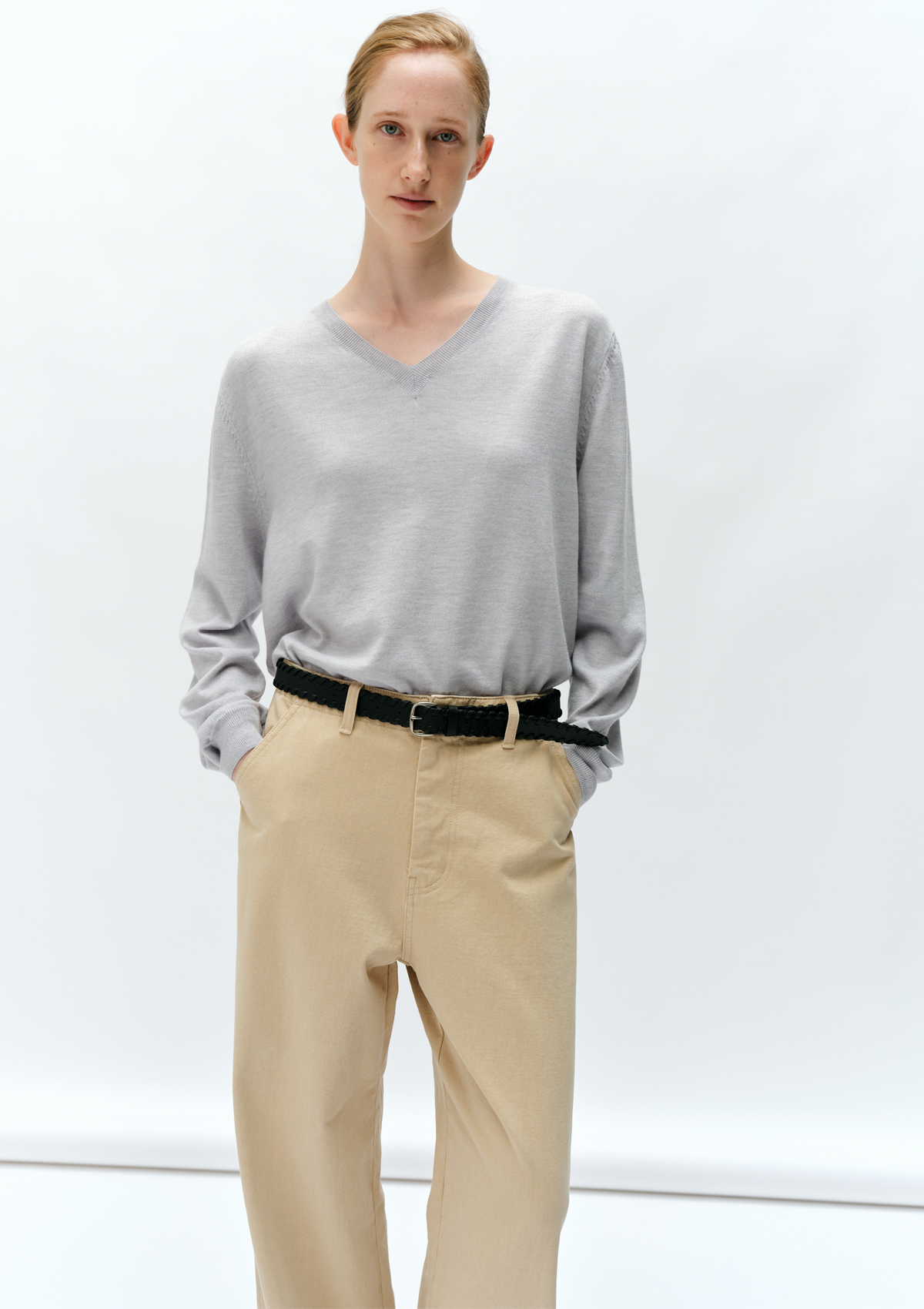 Merino Classic V-Neck Knit in Light Gray 사진 1/4