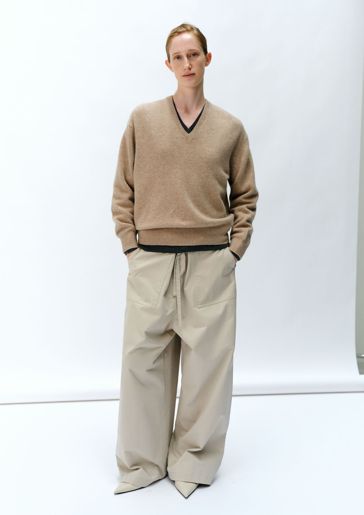 15 Deep V-Neck Knit in Oatmeal 사진 2/4