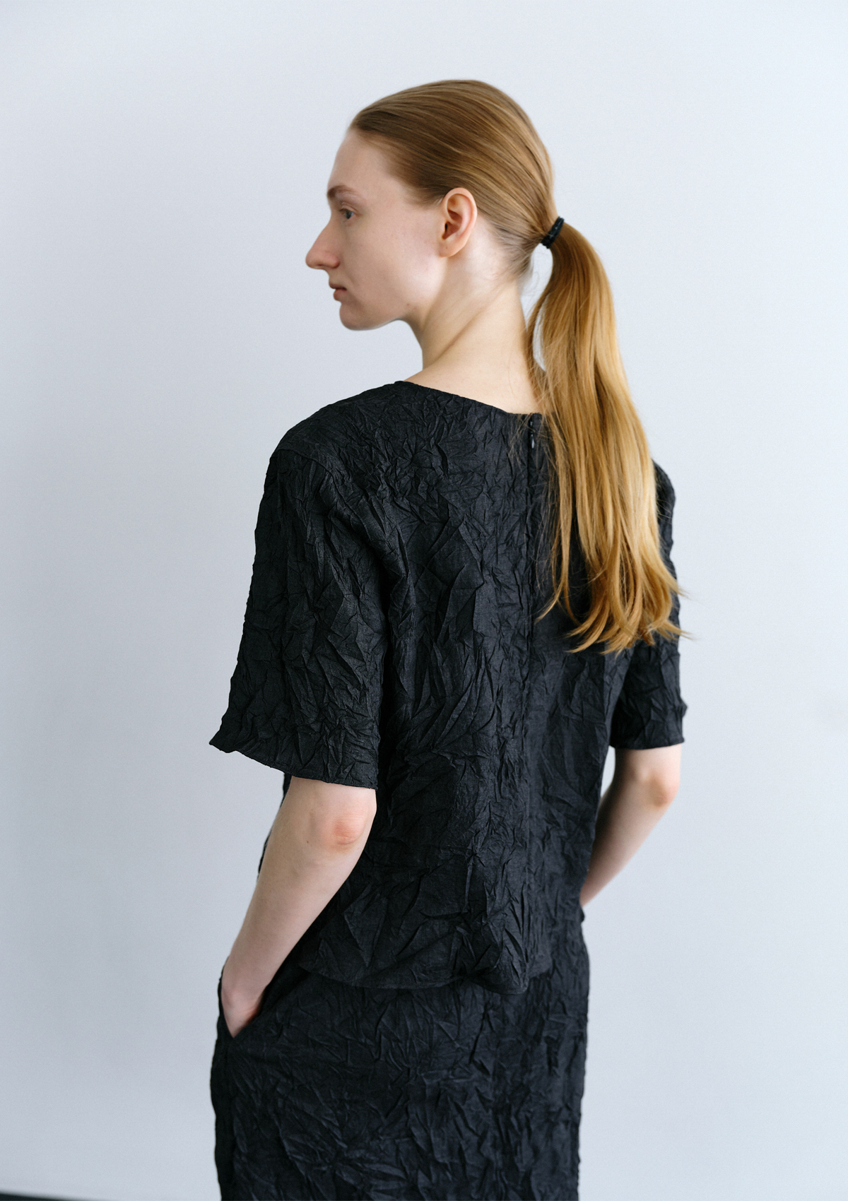 Raw Crumple Top in Charcoal