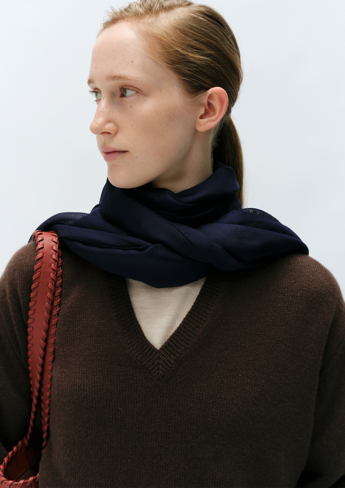 24 Deep V-Neck Knit in Brown 사진 2/4