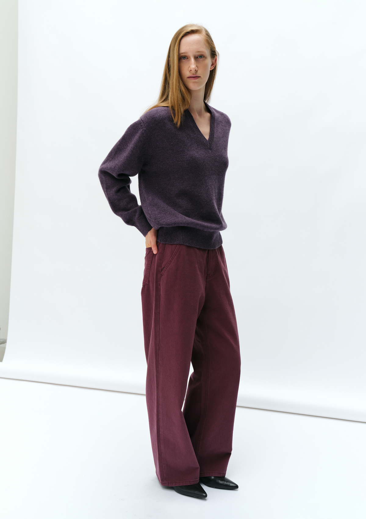 24 Deep V-Neck Knit in Violet 사진 2/4