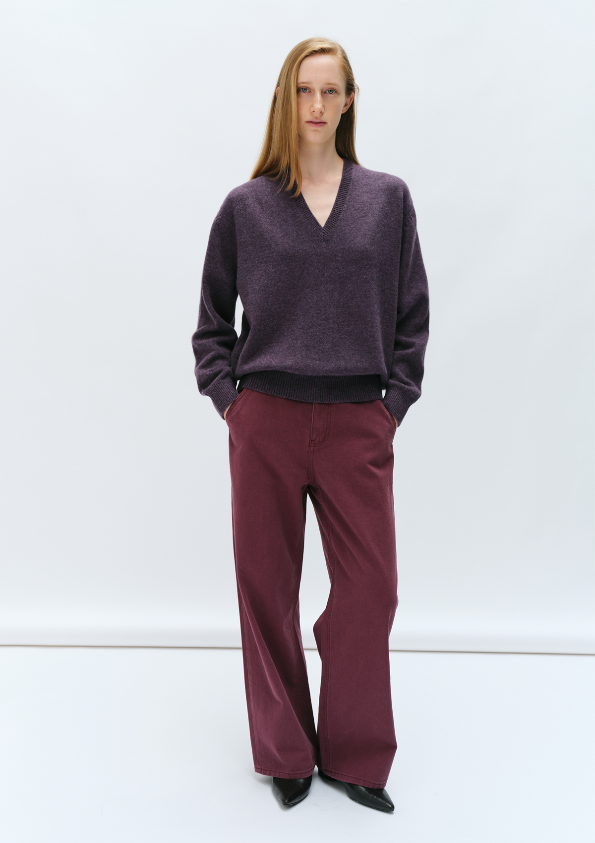 24 Deep V-Neck Knit in Violet 사진 4/4