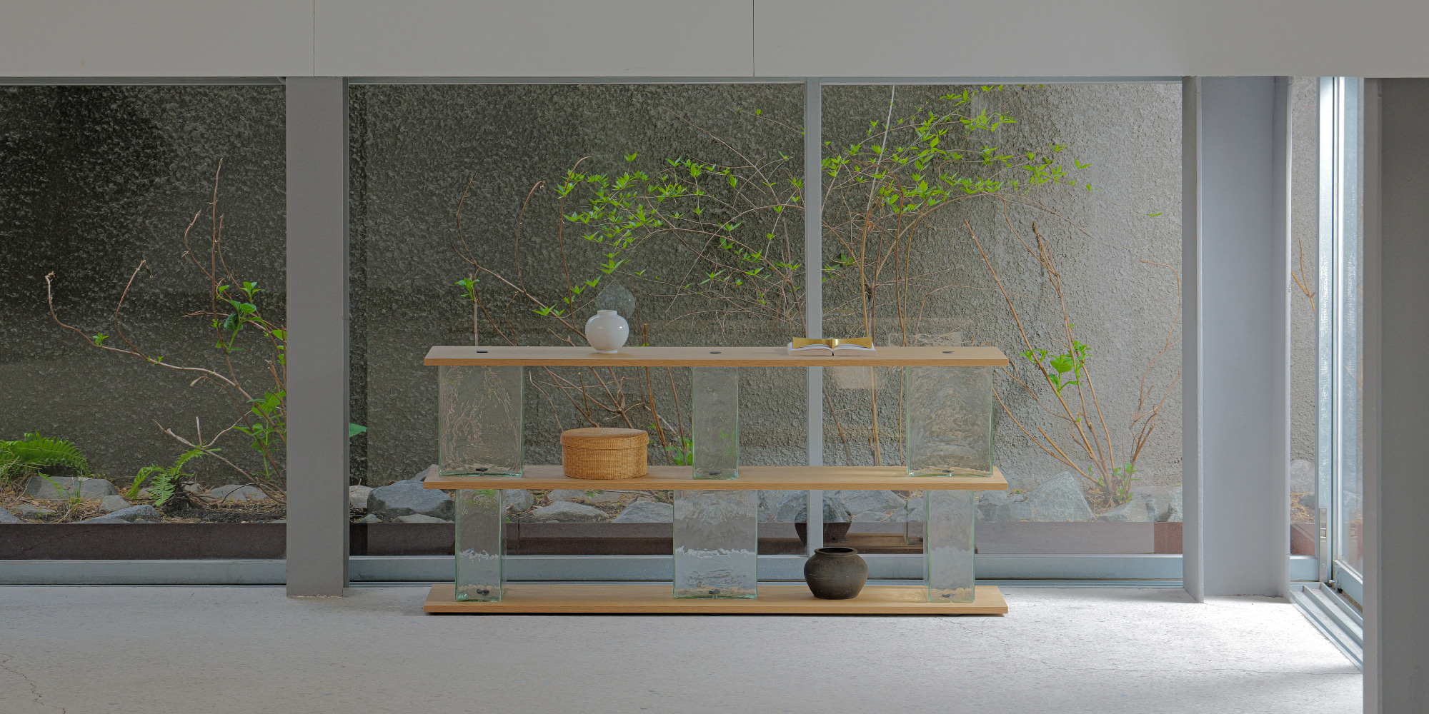 MOIRE SHELF