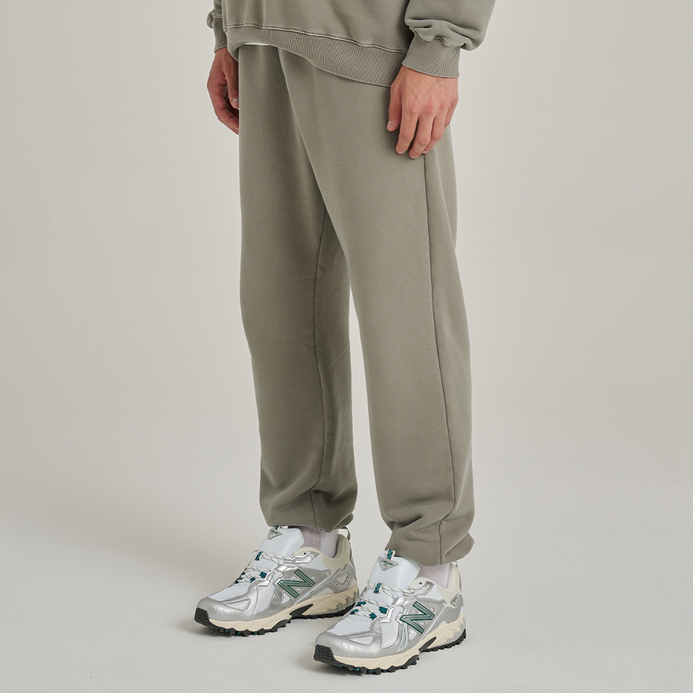 [SET] TECH SWEAT 피그먼트 프론트 그래픽 맨투맨 + 피그먼트 소프트 빈티지 조거팬츠 사진 4/4