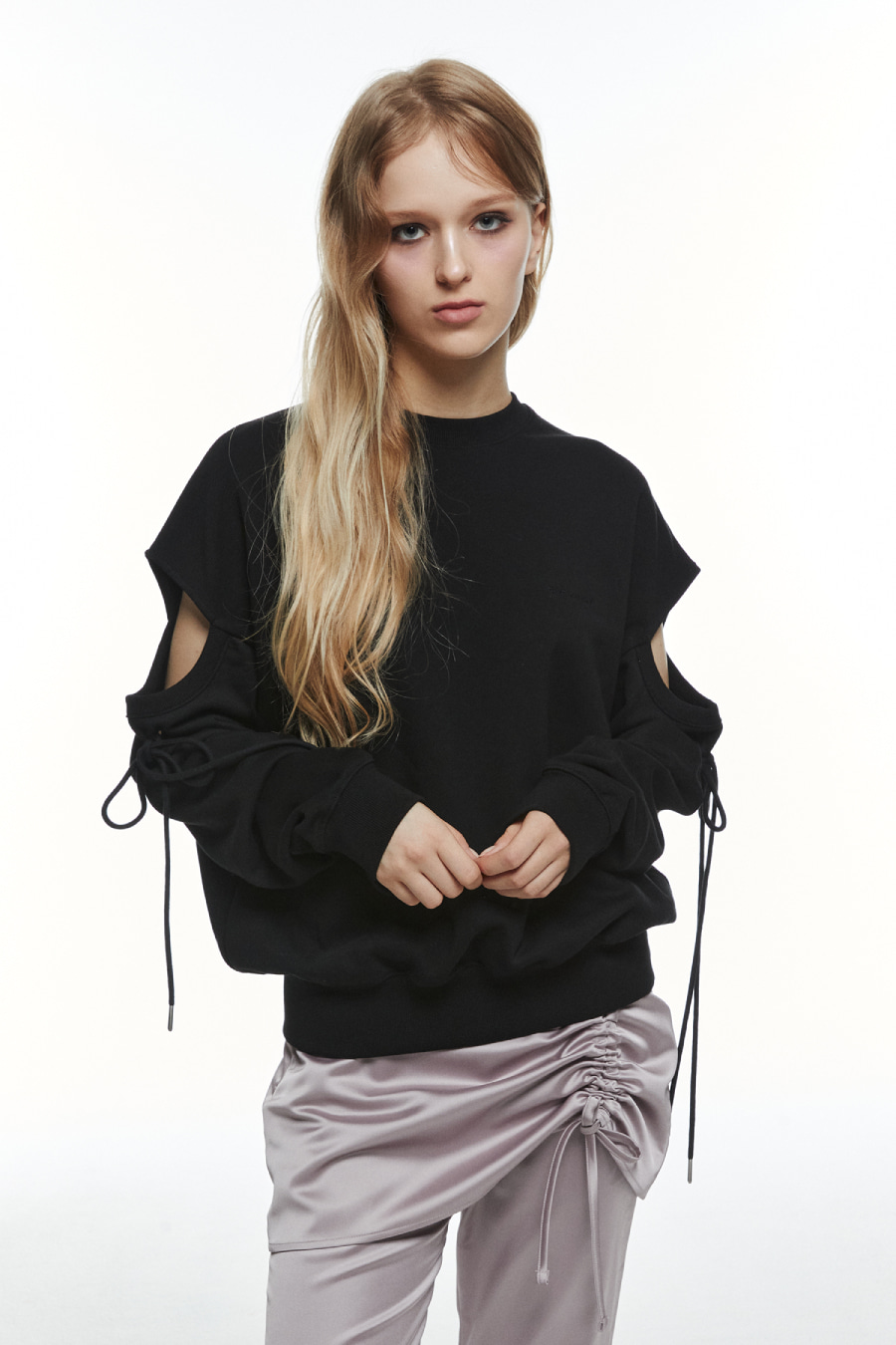 CUT OUT SWEATSHIRT (BLACK)