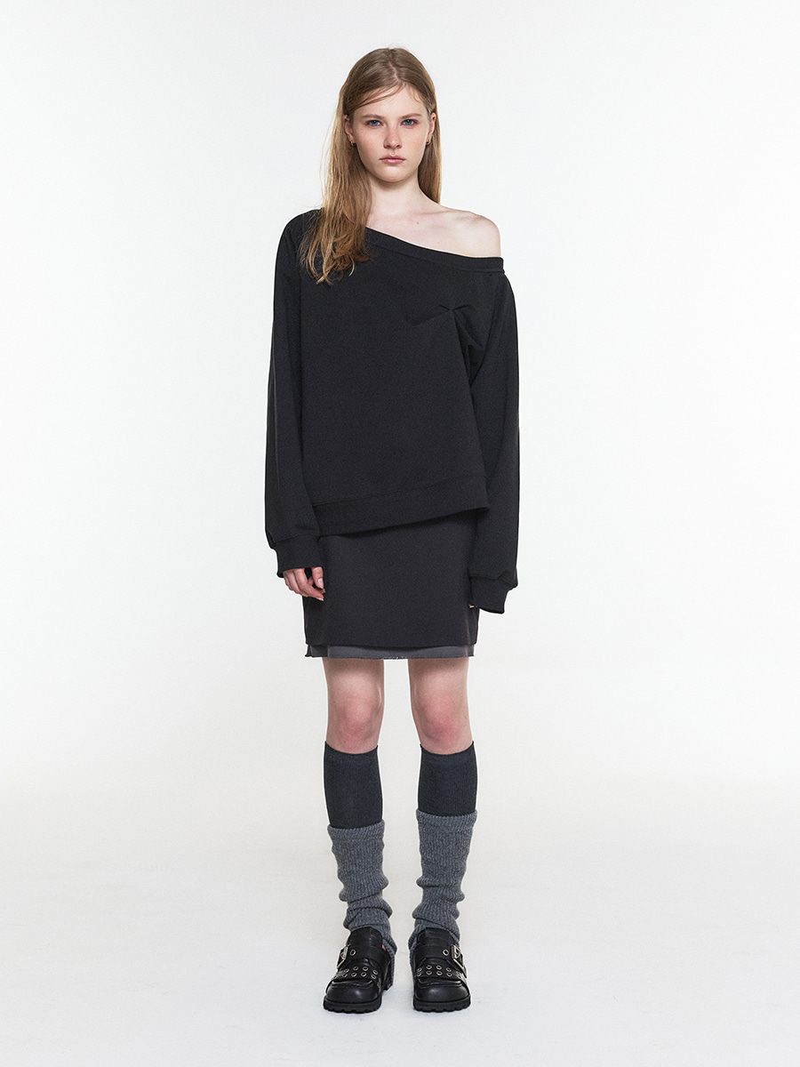 [예약배송 9/18] PIN-TUCK ASYMMETRIC LONG SLEEVE BLACK 사진 2/4