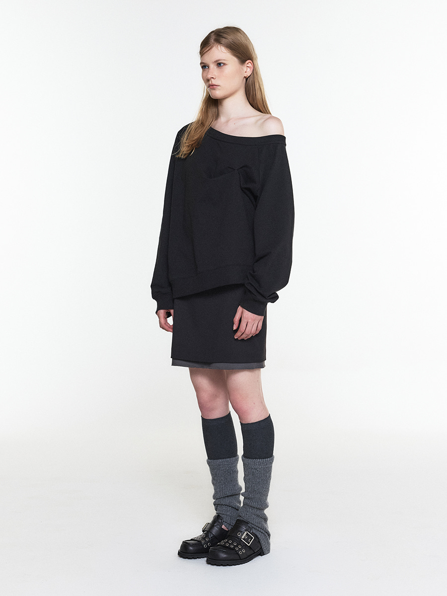 [예약배송 9/18] PIN-TUCK ASYMMETRIC LONG SLEEVE BLACK 사진 3/4